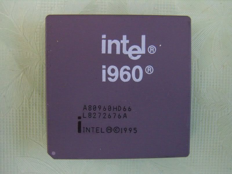 Intel_i960_A80960HD66.jpg